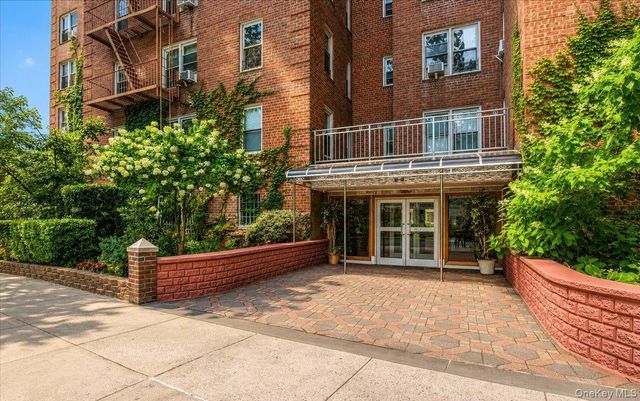 82-40 Austin Street 6B, Kew Gardens, NY 11415