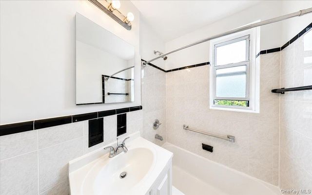 82-40 Austin Street 6B, Kew Gardens, NY 11415