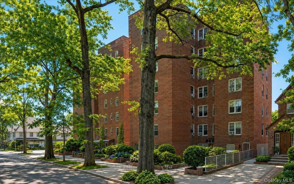 82-40 Austin Street 6B, Kew Gardens, NY 11415 — exterior