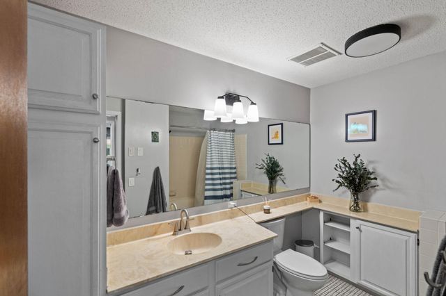 1372 Carling Drive 207, Saint Paul, MN 55108