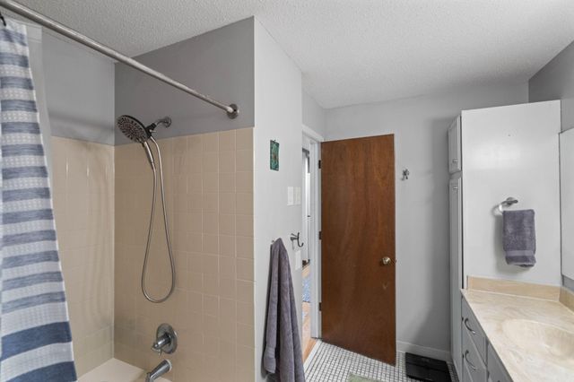 1372 Carling Drive 207, Saint Paul, MN 55108