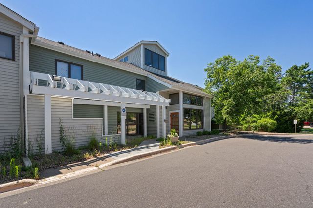 1372 Carling Drive 207, Saint Paul, MN 55108