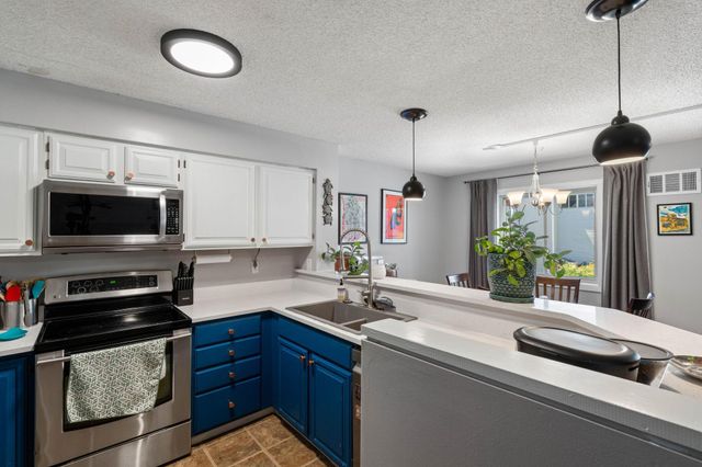 1372 Carling Drive 207, Saint Paul, MN 55108