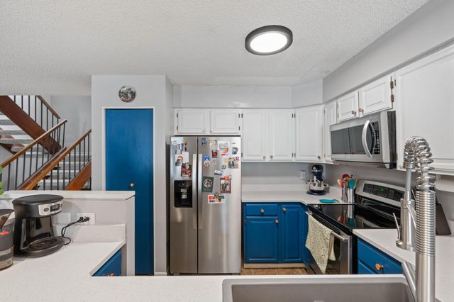 1372 Carling Drive 207, Saint Paul, MN 55108