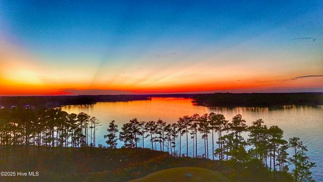 71 Jayne Point, Oriental, NC 28571