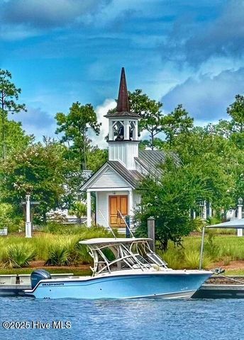 71 Jayne Point, Oriental, NC 28571