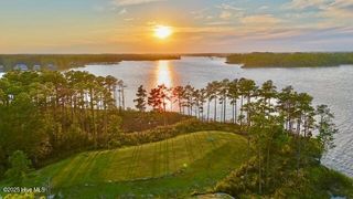 71 Jayne Point, Oriental, NC 28571