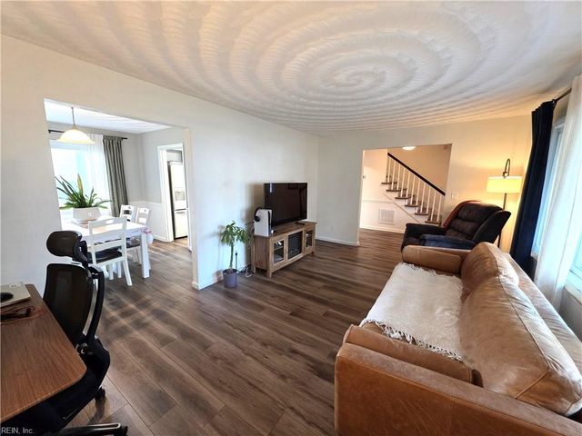 420 Woodberry DR, Chesapeake, VA 23322