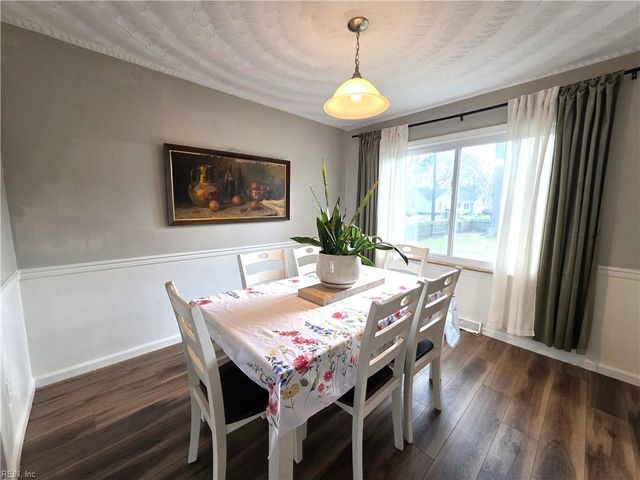 420 Woodberry DR, Chesapeake, VA 23322