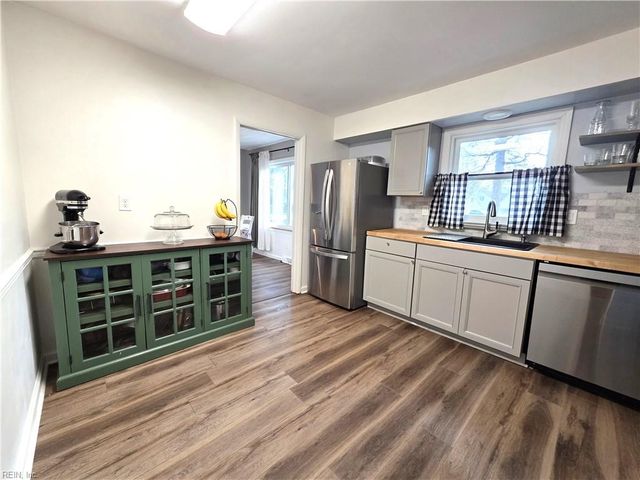 420 Woodberry DR, Chesapeake, VA 23322