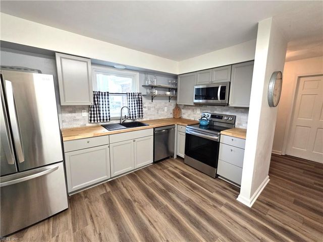 420 Woodberry DR, Chesapeake, VA 23322