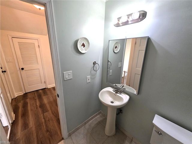 420 Woodberry DR, Chesapeake, VA 23322