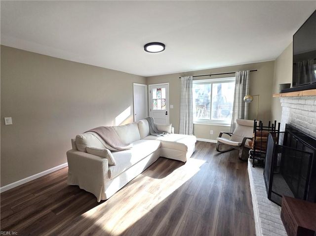 420 Woodberry DR, Chesapeake, VA 23322