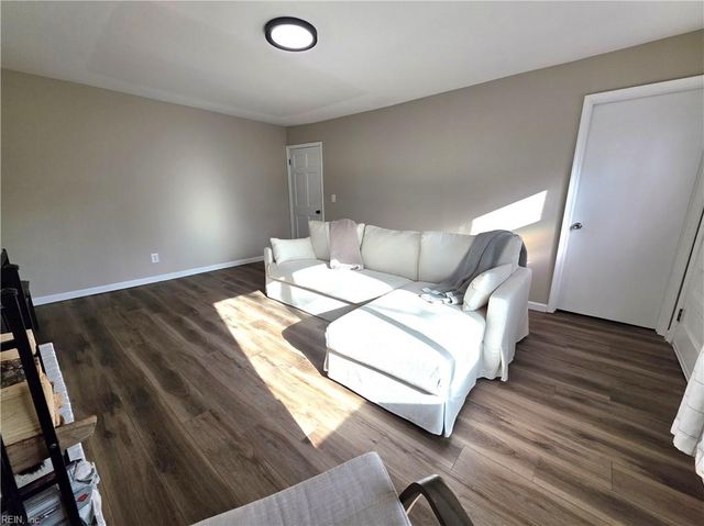 420 Woodberry DR, Chesapeake, VA 23322