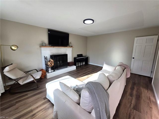 420 Woodberry DR, Chesapeake, VA 23322