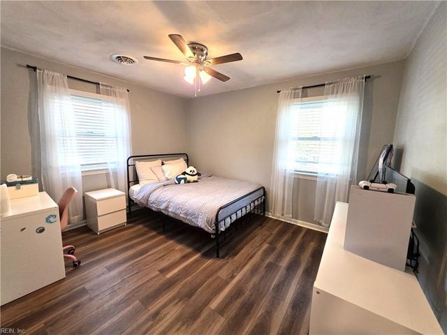 420 Woodberry DR, Chesapeake, VA 23322