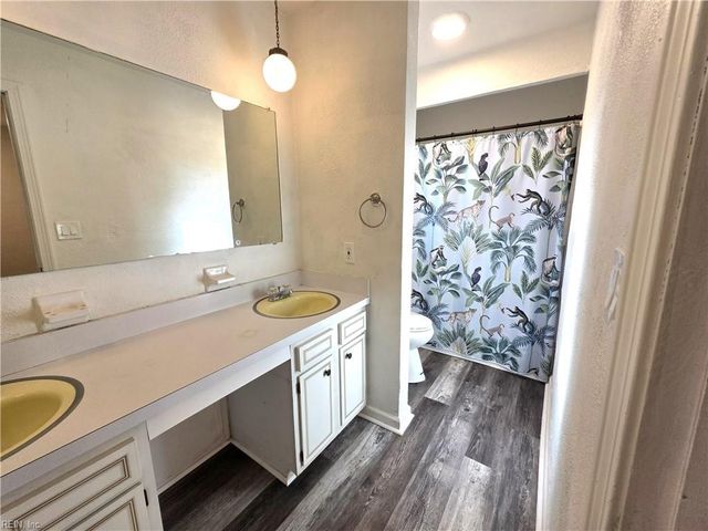 420 Woodberry DR, Chesapeake, VA 23322