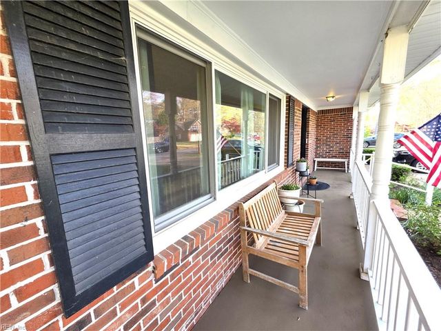 420 Woodberry DR, Chesapeake, VA 23322