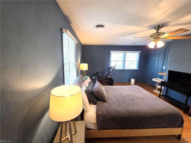 420 Woodberry DR, Chesapeake, VA 23322