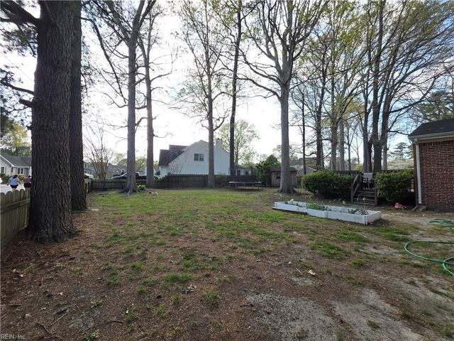 420 Woodberry DR, Chesapeake, VA 23322