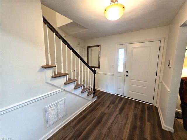 420 Woodberry DR, Chesapeake, VA 23322