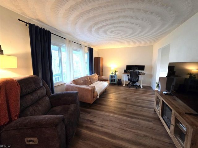 420 Woodberry DR, Chesapeake, VA 23322