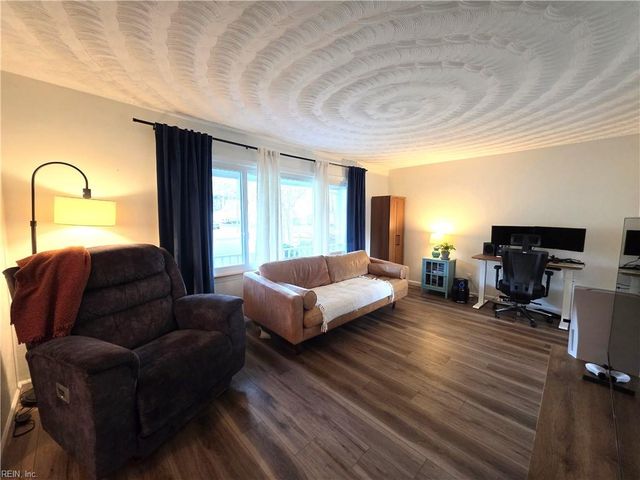 420 Woodberry DR, Chesapeake, VA 23322