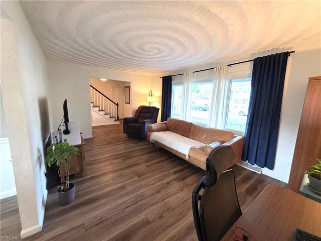 420 Woodberry DR, Chesapeake, VA 23322