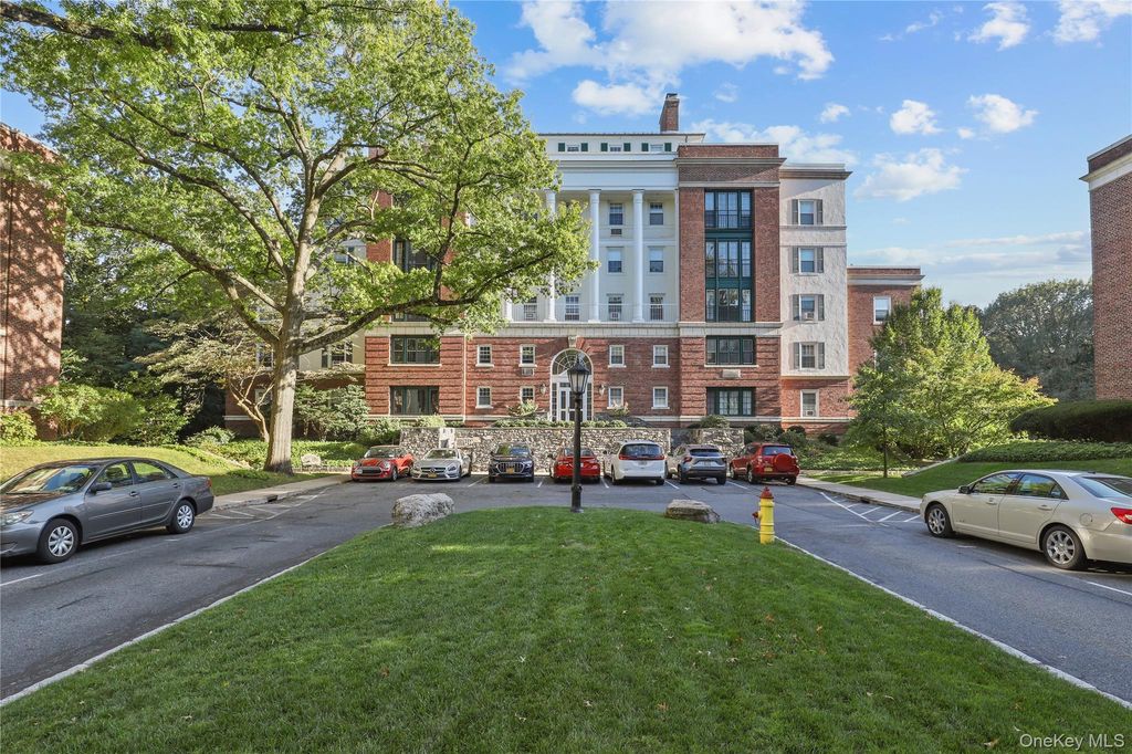 6 Brooklands GC, Bronxville, NY 10708
