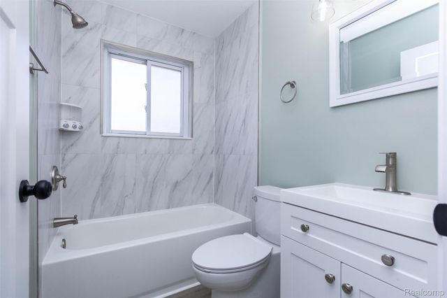 17970 S Wind Drive, Fraser, MI 48026