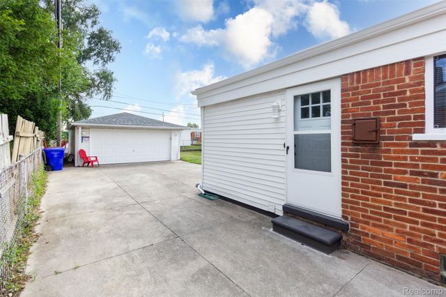 17970 S Wind Drive, Fraser, MI 48026