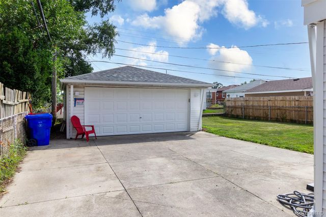 17970 S Wind Drive, Fraser, MI 48026