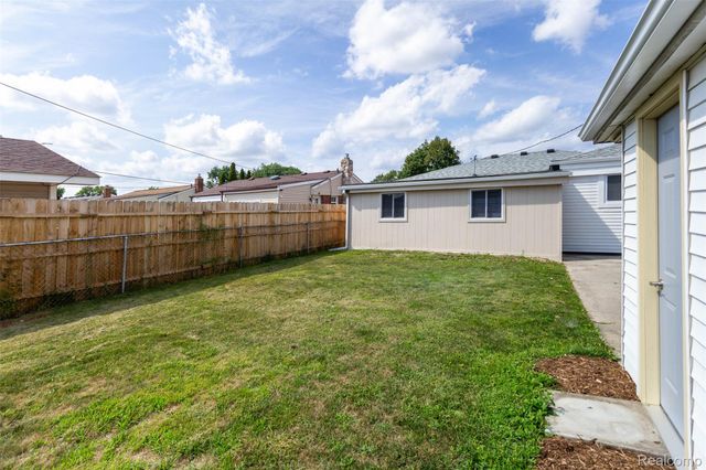 17970 S Wind Drive, Fraser, MI 48026