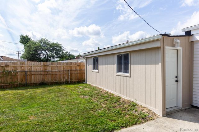 17970 S Wind Drive, Fraser, MI 48026