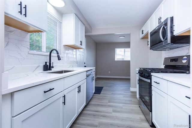 17970 S Wind Drive, Fraser, MI 48026