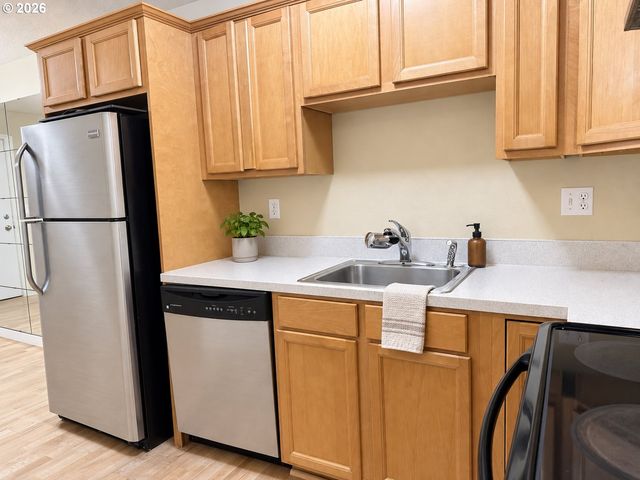 13320 Sw ALLEN Blvd 208, Beaverton, OR 97005