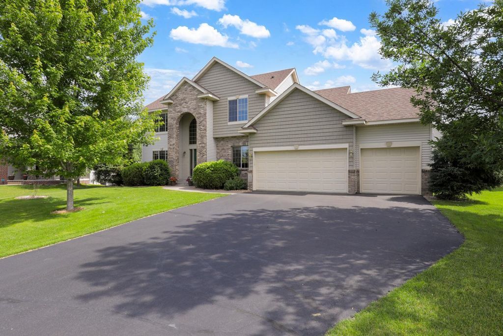 10320 Quail Circle N, Brooklyn Park, MN 55443