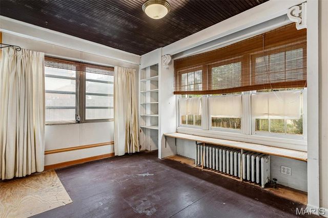 7570 Stanford Avenue, University City, MO 63130