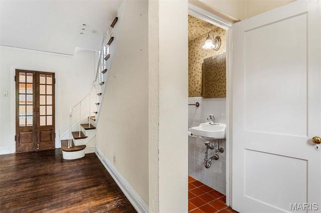 7570 Stanford Avenue, University City, MO 63130
