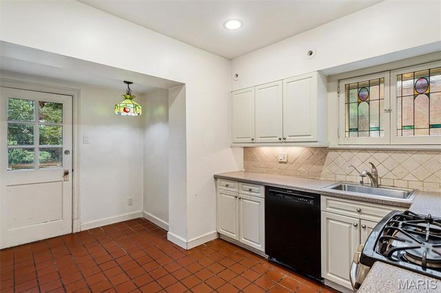 7570 Stanford Avenue, University City, MO 63130