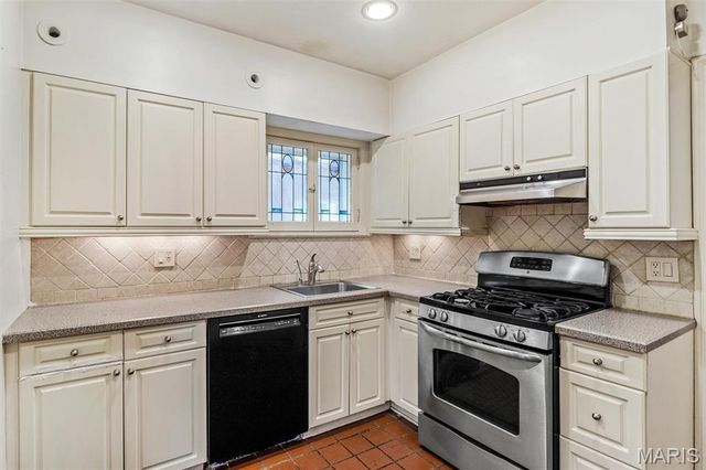 7570 Stanford Avenue, University City, MO 63130