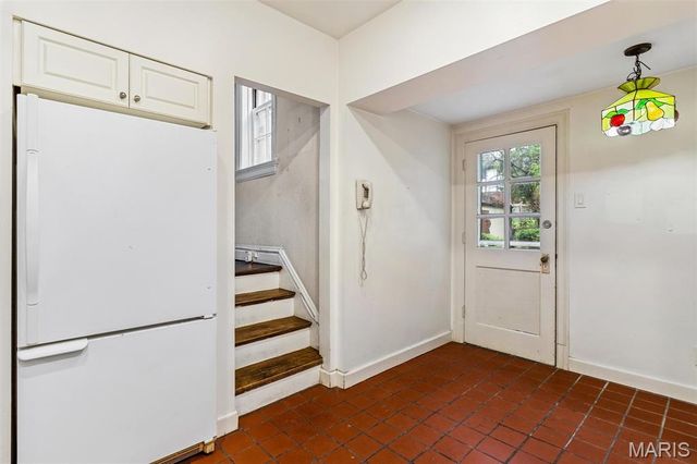 7570 Stanford Avenue, University City, MO 63130