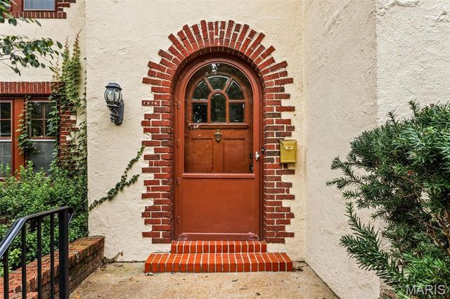 7570 Stanford Avenue, University City, MO 63130