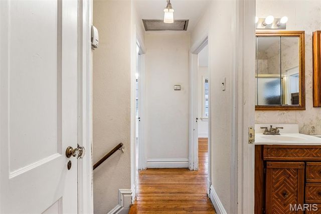 7570 Stanford Avenue, University City, MO 63130