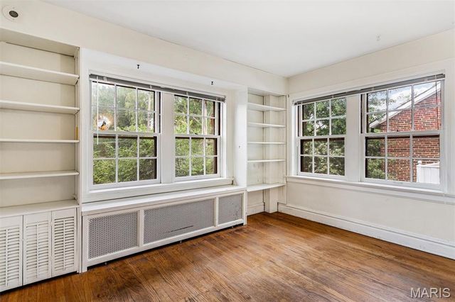 7570 Stanford Avenue, University City, MO 63130