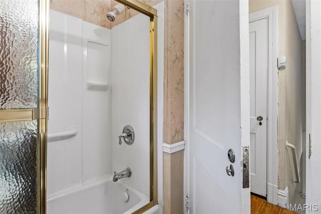 7570 Stanford Avenue, University City, MO 63130