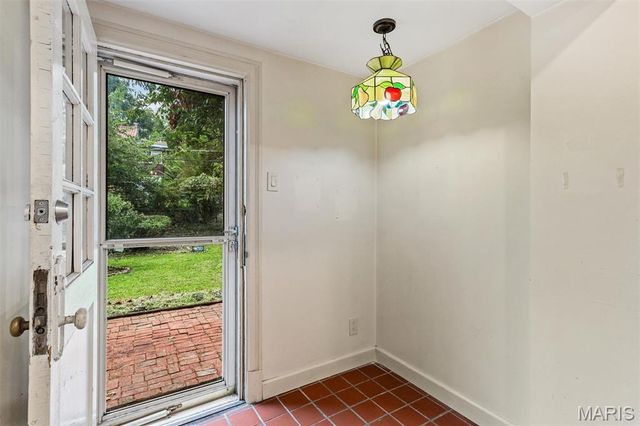 7570 Stanford Avenue, University City, MO 63130