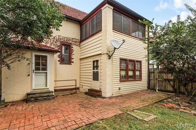 7570 Stanford Avenue, University City, MO 63130