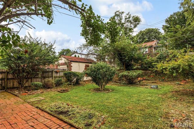 7570 Stanford Avenue, University City, MO 63130