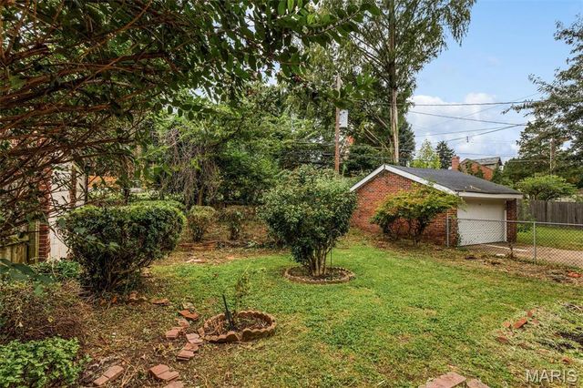 7570 Stanford Avenue, University City, MO 63130